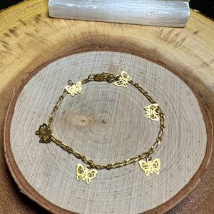 VTG| Gold-tone Butterfly charm bracelet 🦋✨